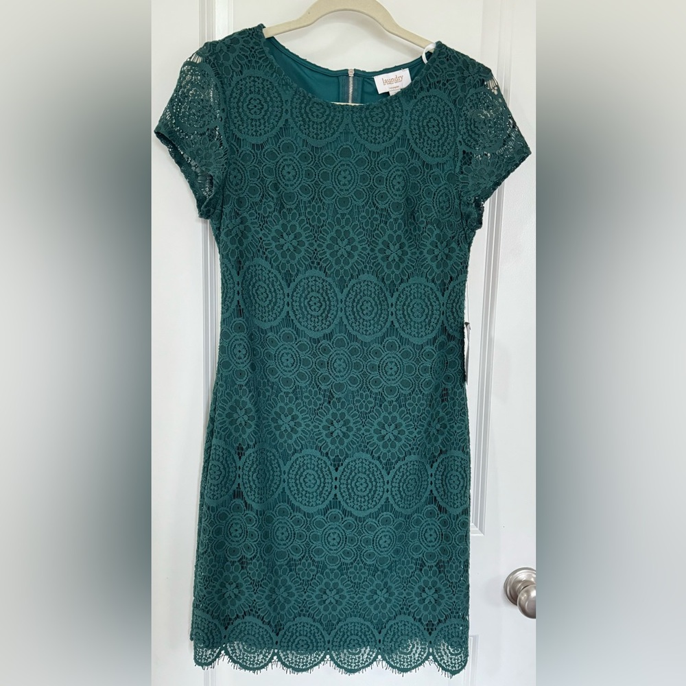 Laundry by Shelli Segal emerald green lace overlay dress
